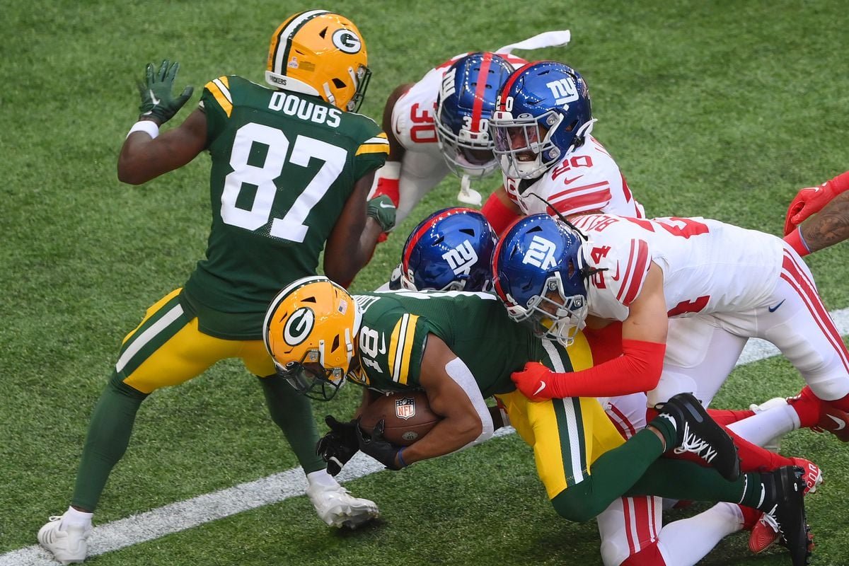 Packers vs Giants: Green Bay Holds On in Rough Road Battle